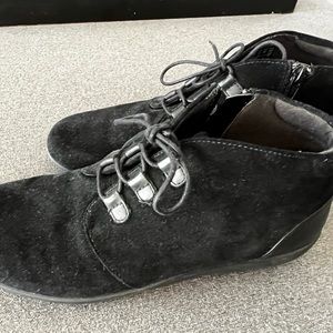 Clark’s Collection Style Suede Boots